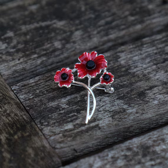 Timeless Elegance of the Poppy Brooch: Symbolism, Style, and Meaning