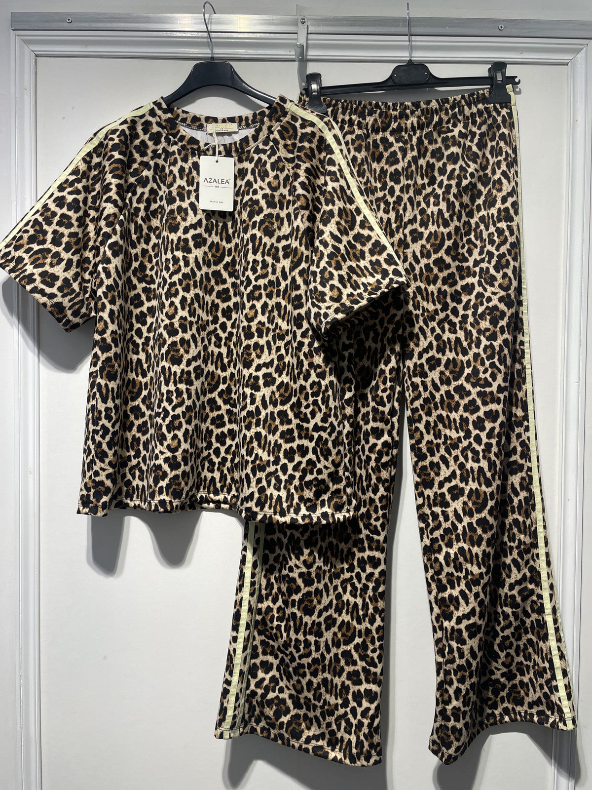 Azi Leopard Print Tracksuit – Stylish Women’s Loungewear