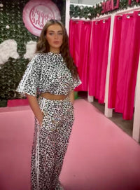 Azi Leopard Print Tracksuit – Stylish Women’s Loungewear